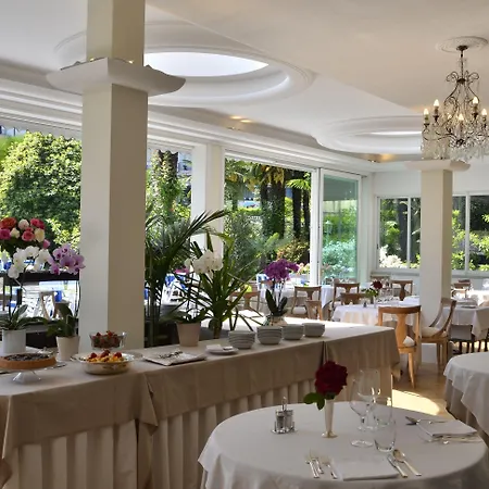 מלון Royal סטרסה