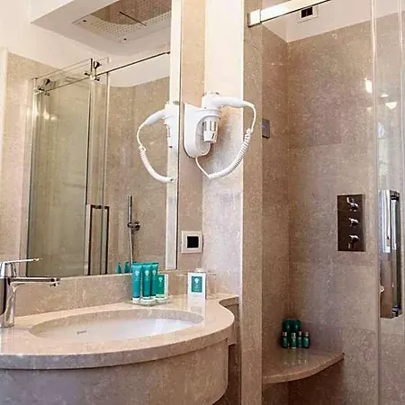 Royal Hotel 3*