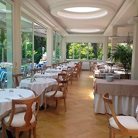Royal Hotel 3*